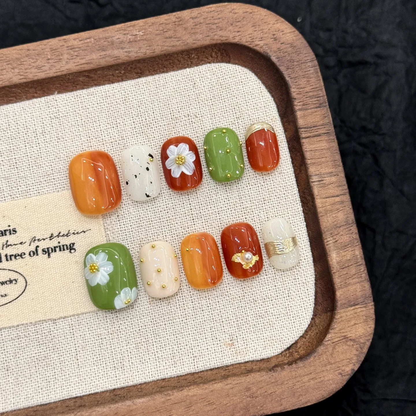 

10pcs Pure Hand Pressed Short Round Nail Art, Beautiful fake nails，Shiny flowers and pearls,Summer，Mother's Day Gift.