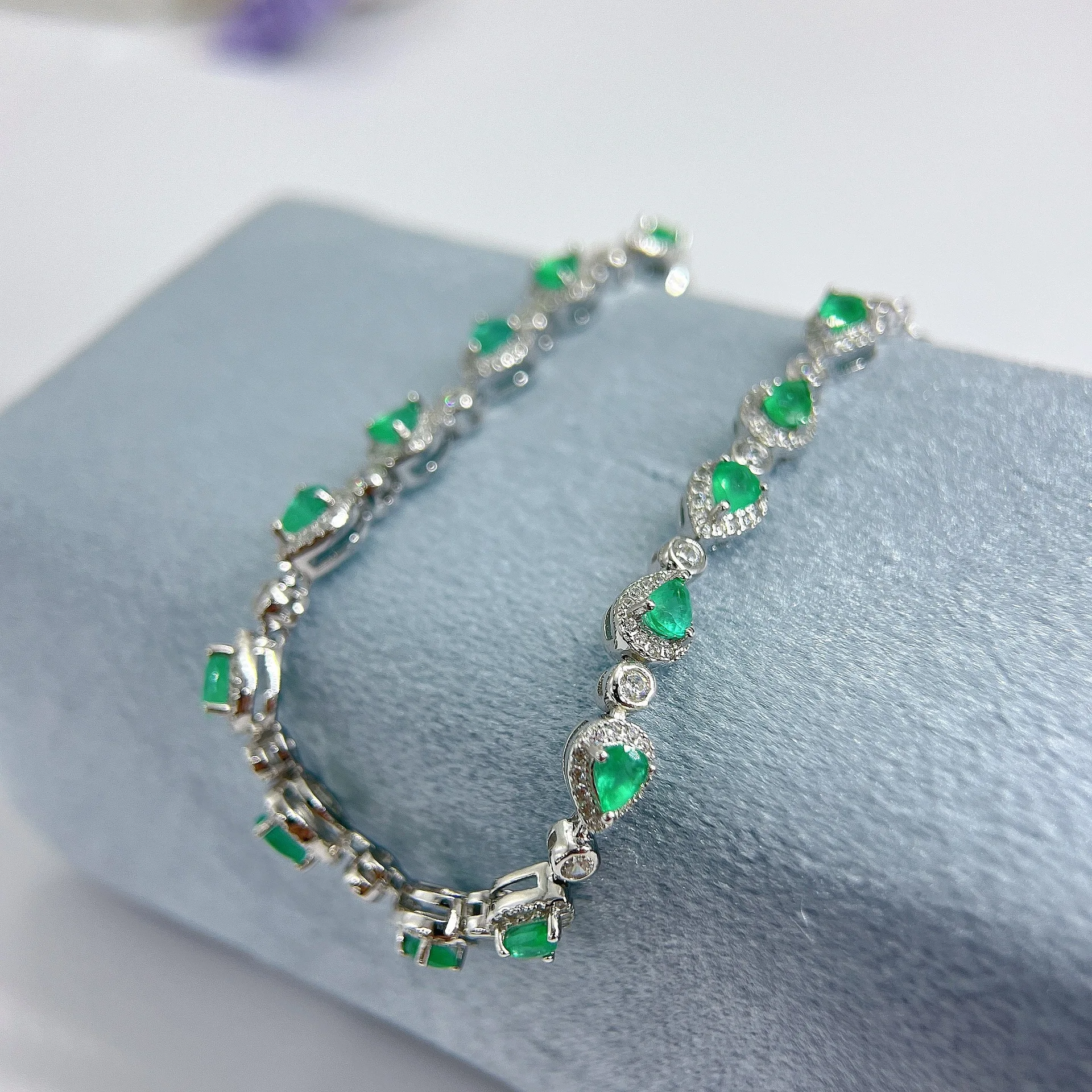 S925 Sterling Silver White Gold Plated Handmade Heart Emerald Tennis Bracelet Surrounded Crystal Daily Party Jewelry