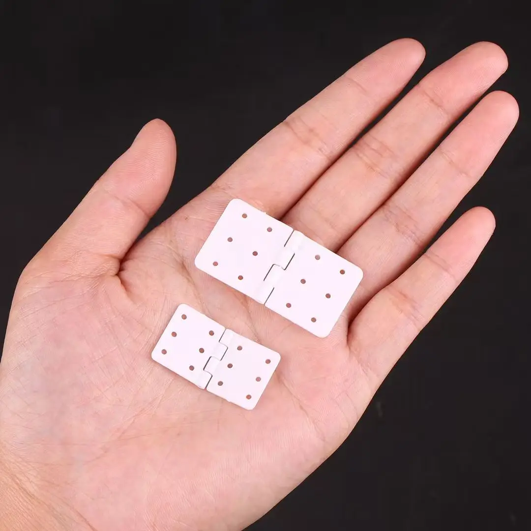 Model samolotu zdalnie sterowany, samolot o stałym skrzydle z płaskimi zawiasami, zawiasy płaskie z otworami odprowadzającymi wodę, wszystkie modele dostępne.