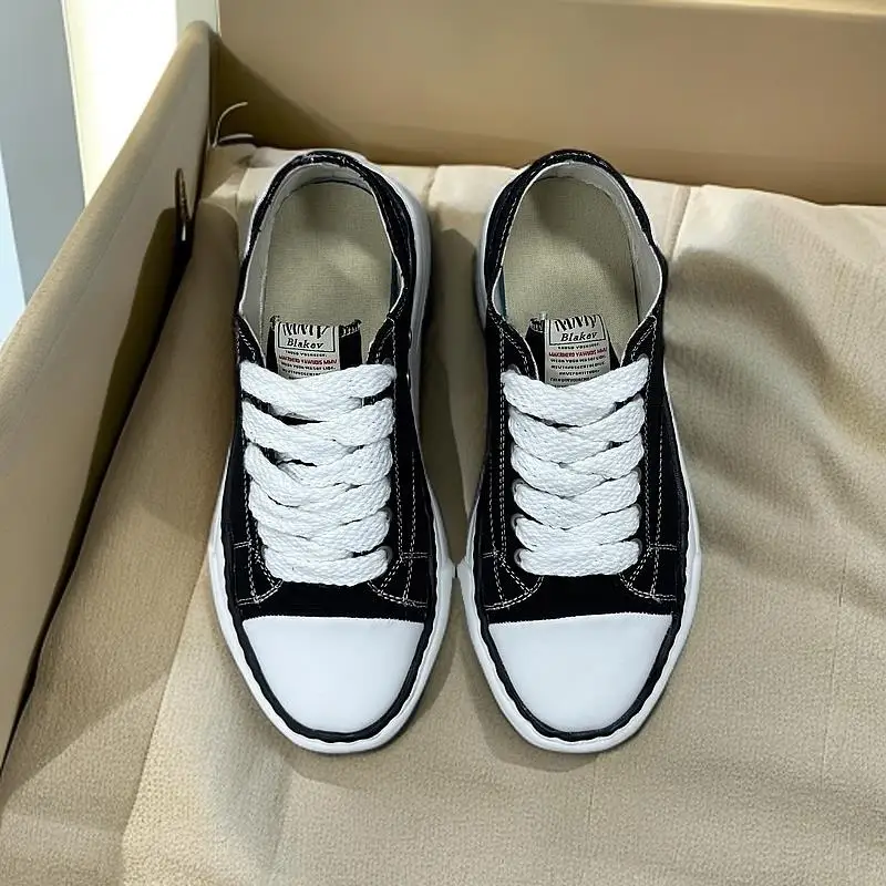 Scarpe classiche di tela per bambini nere - bianche, suola morbida e comfort, tutte abbinate alle sneakers da uomo primavera autunno