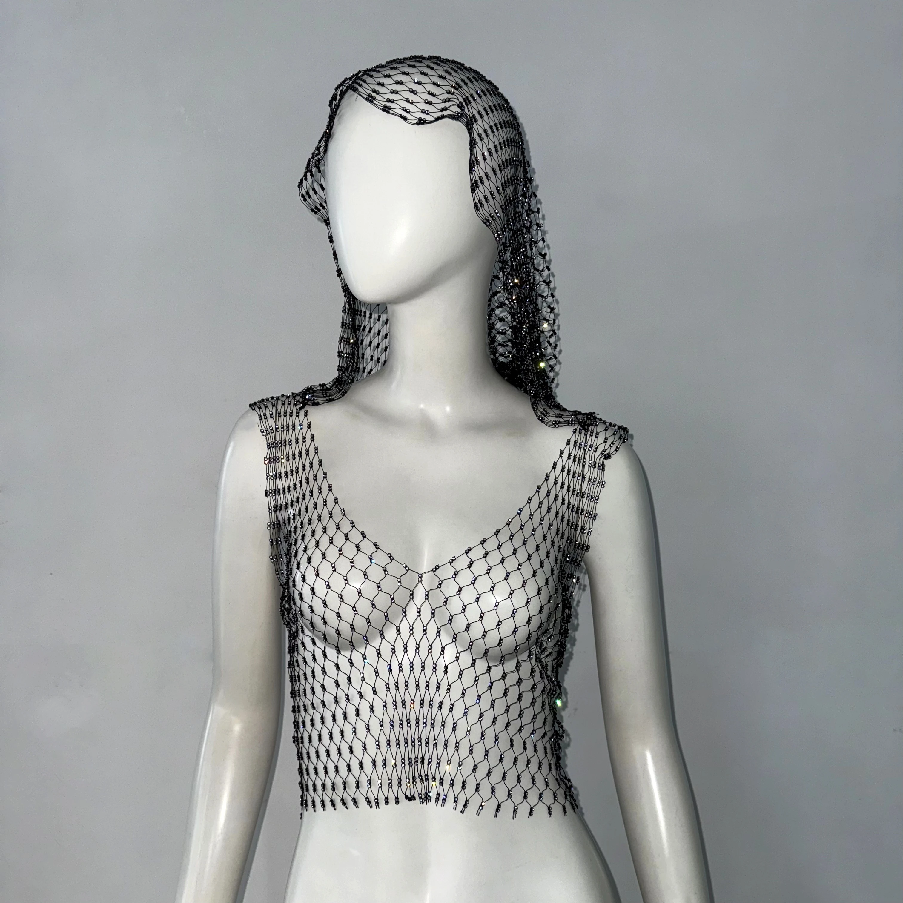 Camisola con capucha y diamantes de imitación brillantes para mujer, camiseta sin mangas Sexy transparente de malla calada con cuello en V, Top corto para fiesta Rave y Club