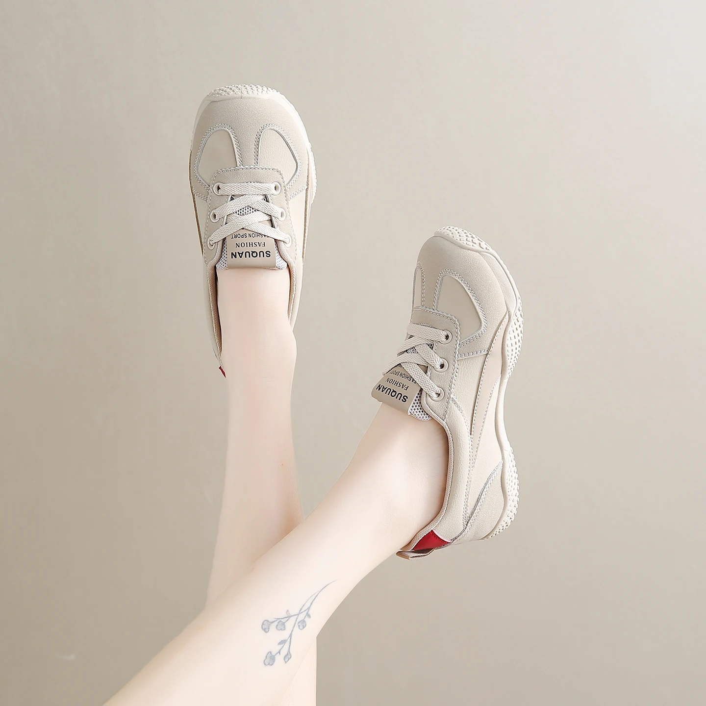 K1519 outono 2025 sapatos brancos estilo coreano ins estudantes do sexo feminino casual na moda de uma perna versátil sapatos femininos tiro de rua