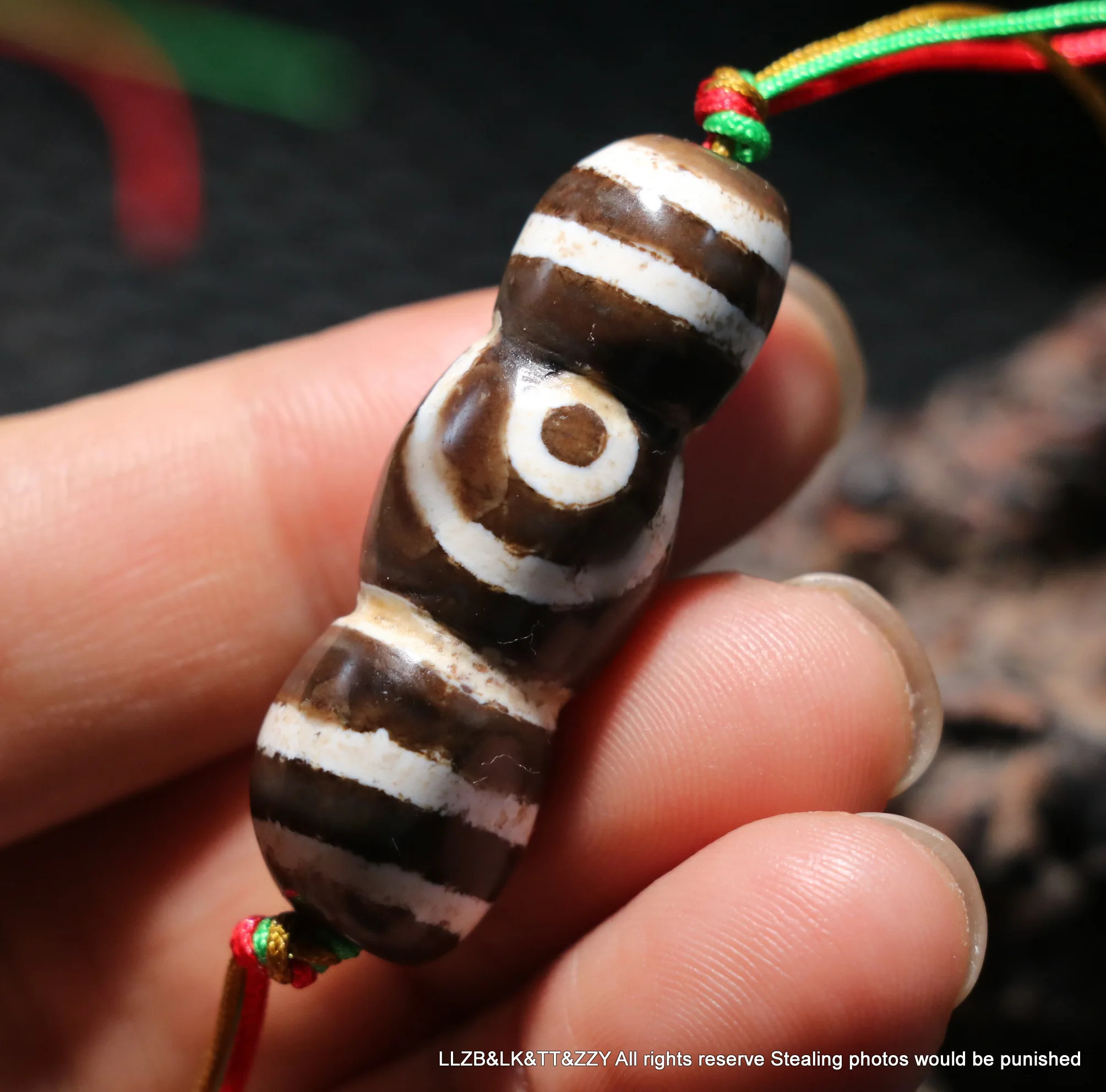 

Collectible Treasure LKbrother Sauces Magic Power Tibetan Old Agate Ruyi 2 Eyed 4 Line Lotus Root Dzi bead Amulet UPD0403G01