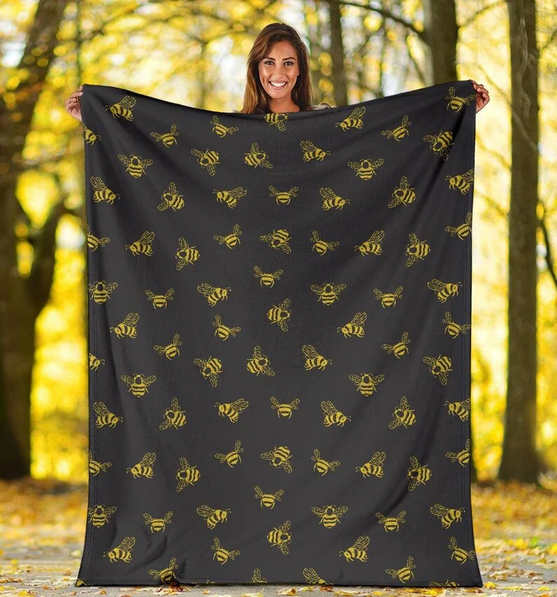 Honeybee Quilt Blanket, Hexagon Beehive Pattern Bedding Bumblebee Lover Gift Bee Themed Home Decor Cozy Quilt for Nature Lovers