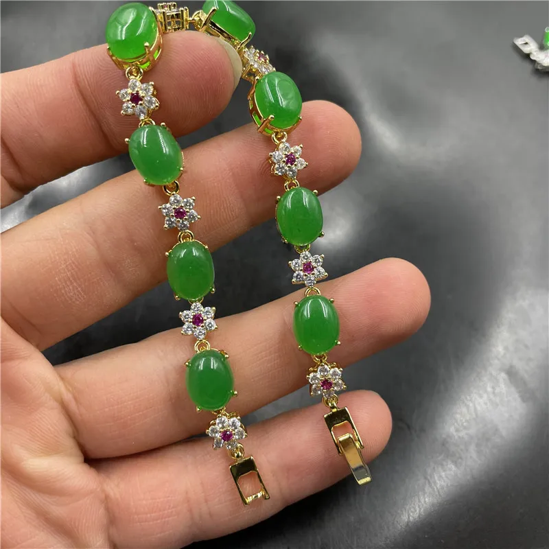 فراغ مطلي مطعمة الزمرد الماليان المرأة على شكل صغير يانغ الأخضر اليشم سوار