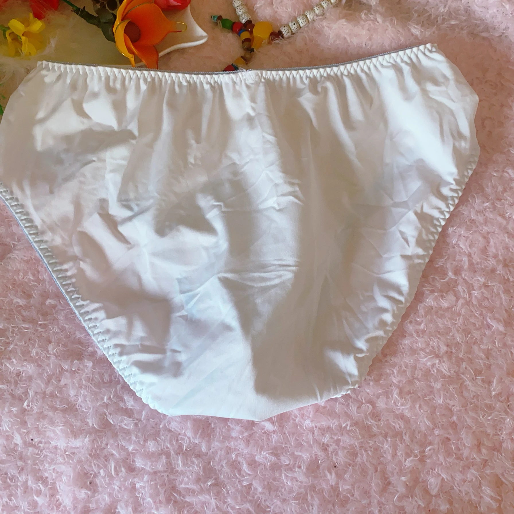 ملخصات رجل الدانتيل الأزرق #3