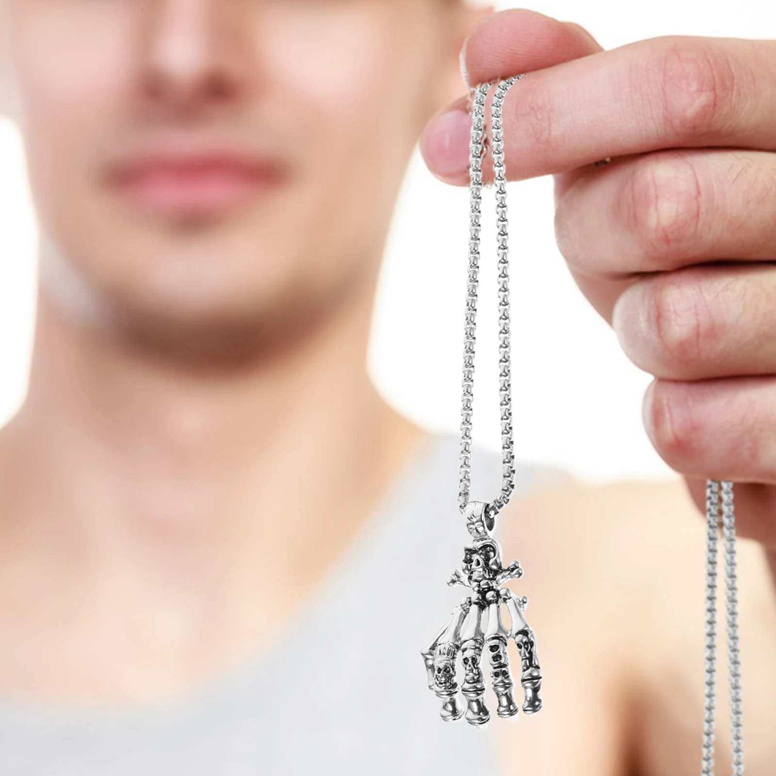 

Halloween Skull Hand Sweater Chain Men Necklace Retro Metal Durable Chic Design Gift for Birthday Party Halloween Celebration
