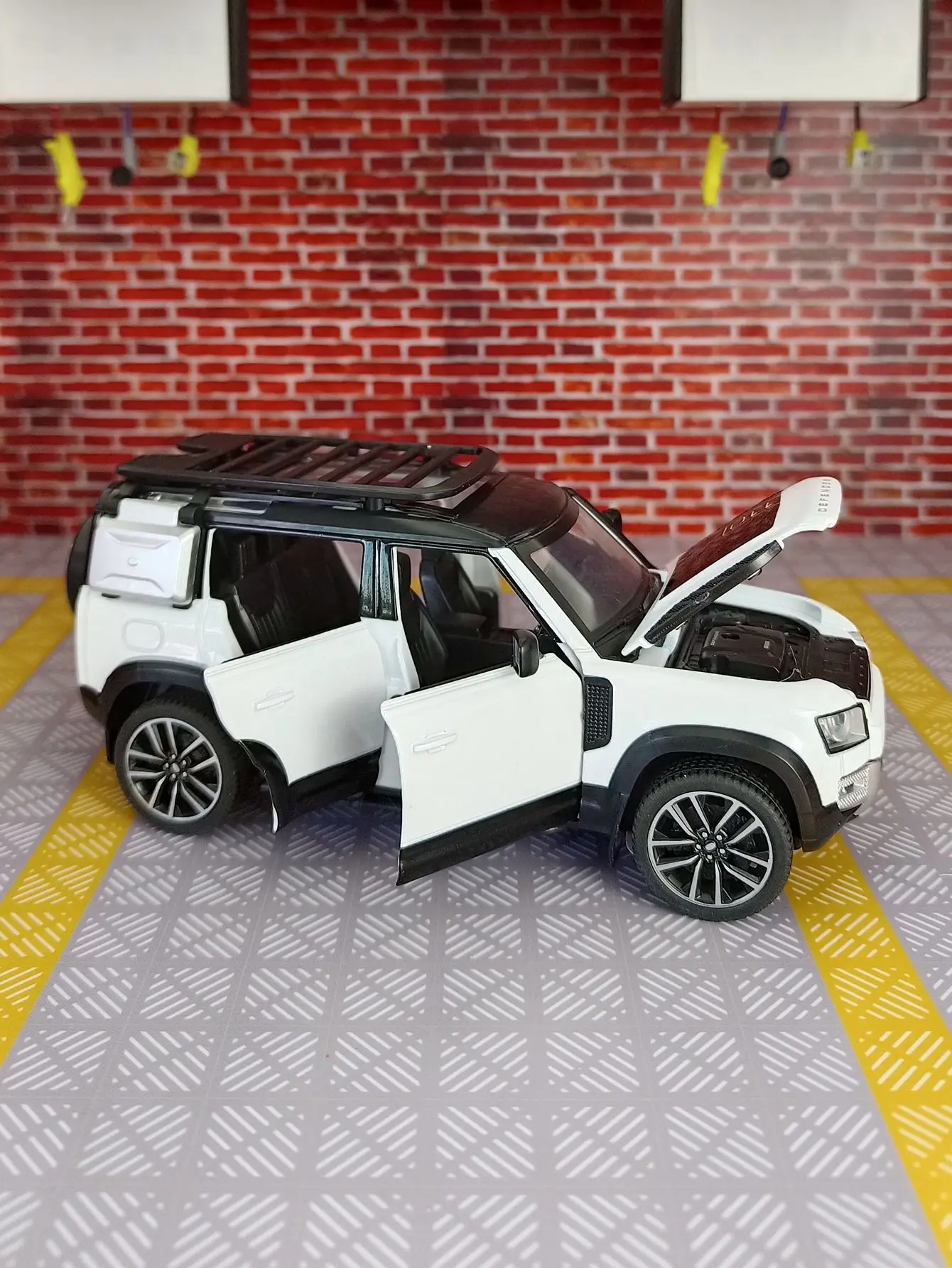 1:32 Land Rovers New Defender 110 Modello di auto Fonde sotto pressione in metallo e veicoli giocattolo con suono e luce Tirare indietro Collezione di giocattoli Regalo per bambini