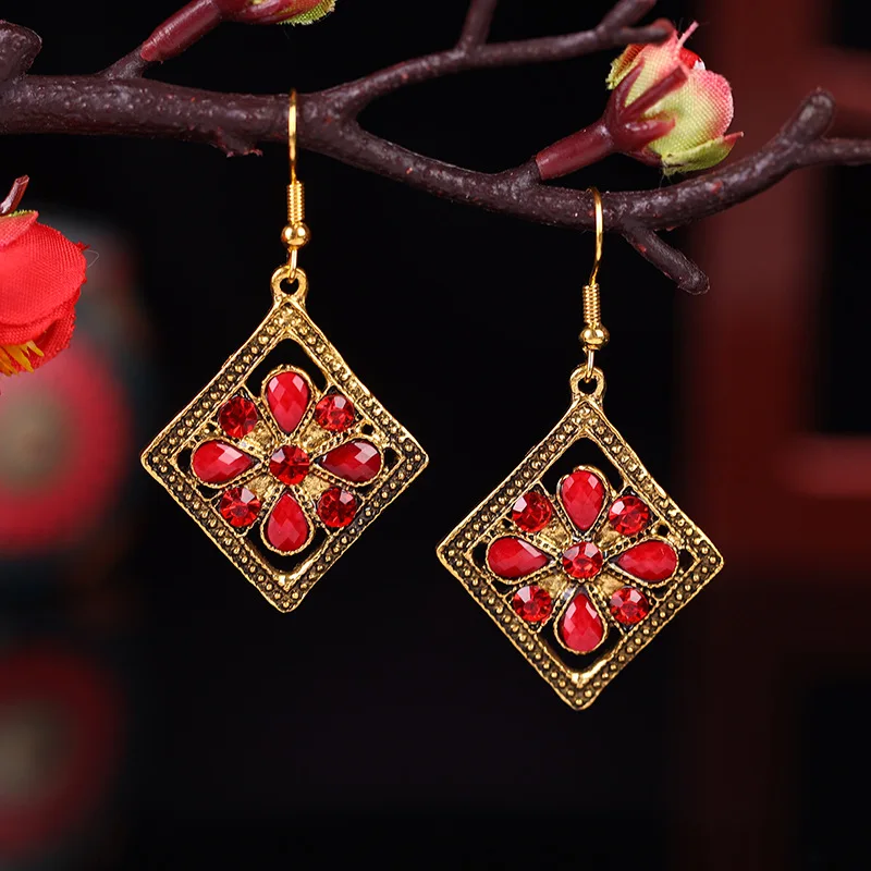 Vintage Ethnic Rhombus Rhinestone Flower Drop Earrings for Women Boho Antique Gold Color Hollow Indian Earring Jhumka Jewelry