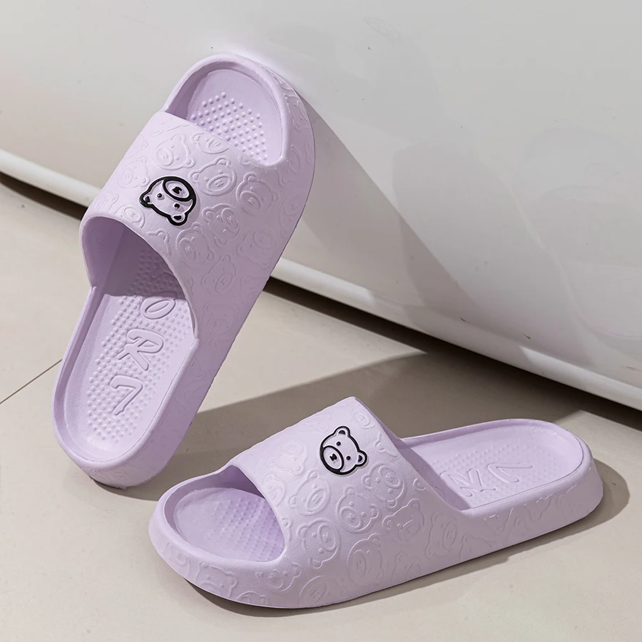 Zapatillas de mujer con estampado de oso bonito para baño interior, suela suave antideslizante, zapatos de ocio cómodos y ligeros para parejas