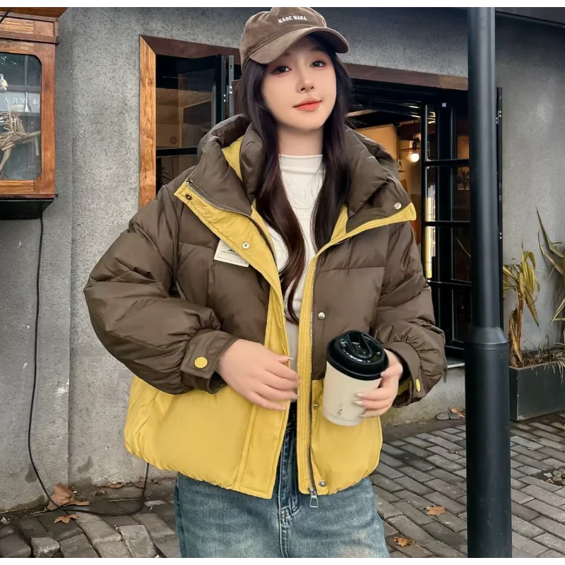 Jaqueta curta feminina - moda cor-bloqueando 2025 novo estilo com capuz engrossado casaco quente grande - na moda