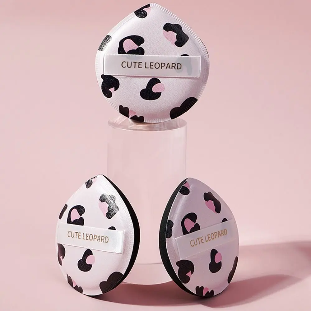 Neue Leopard Gedruckt Kosmetische Puff Trocken Nass Tragbare Weichen Schwamm Gesicht Schönheit Air Kissen Concealer Pulver Werkzeuge