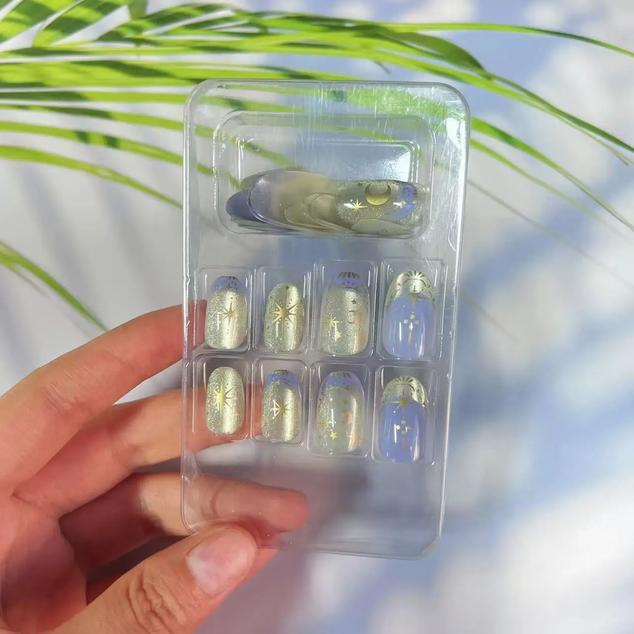 24개의 중간 크기 타원형 반짝이는 별과 달 프렌치 스타일의 달콤하고 다재다능한 부드러운 인조 손톱 세트 소녀용