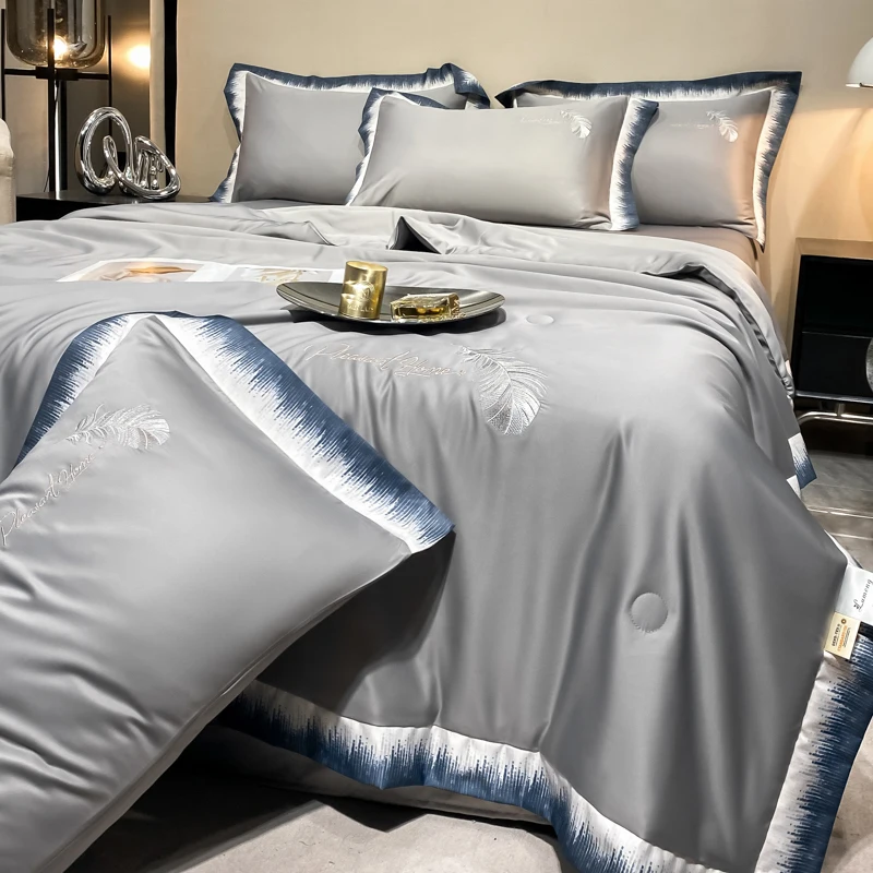 

Quilted Summer Fall Quilt Queen Size Soft Comfortable Quilts Machine Washable Single Double Blanket for Bed Skin Friendly