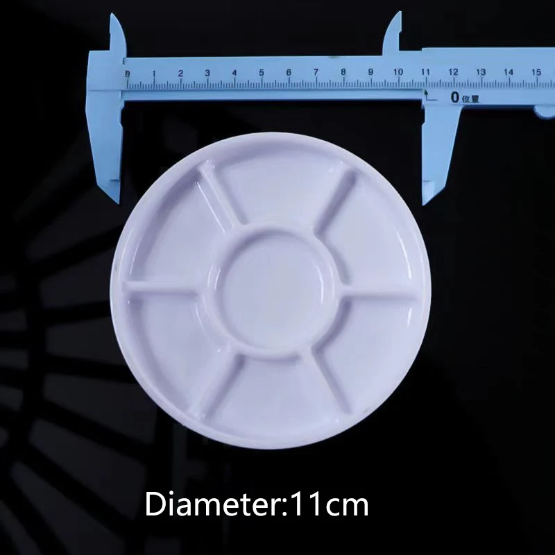Piatto di miscelazione del colore scoperto o coperto in ceramica imitazione a 7 griglie Piatto per trucco per unghie Pittura artistica Piatto di vernice in plastica per bambola in gesso