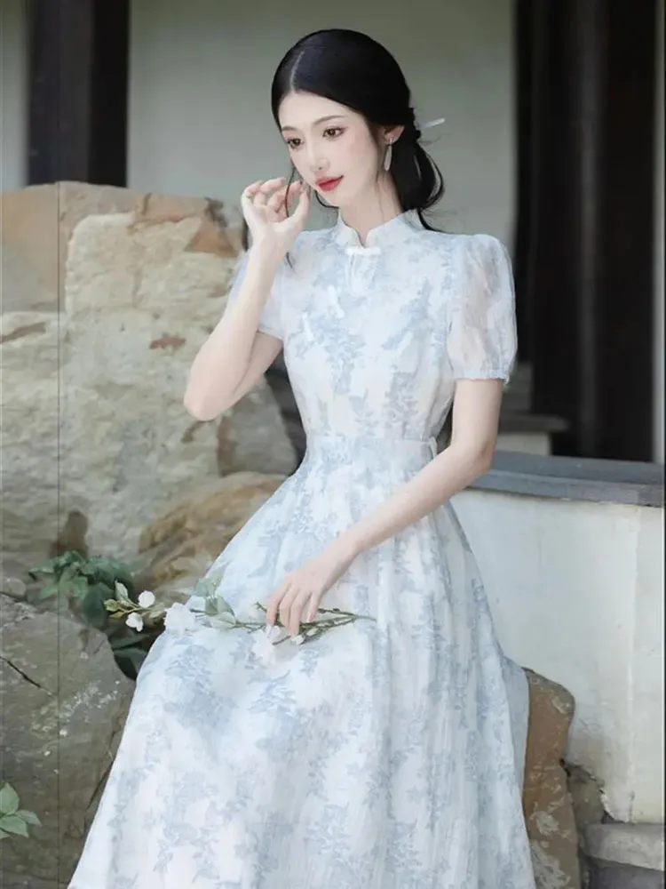新しい中国国家改良されたチャイナドレスの女性の 2025 夏シックな Y2K ブルー花柄ミッドレングスウエスト半袖ドレス