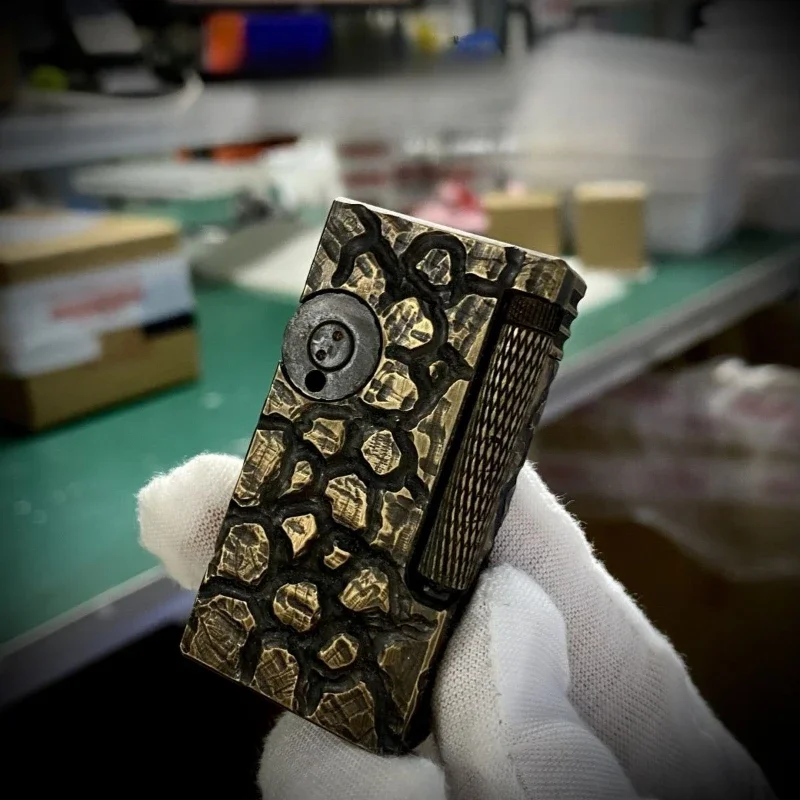 Trench Retro Personalized Windproof Kerosiene Lighter Test Wheel Lifting Arm Flint Bin Ignition Hand-carved Rough Stone Lighter