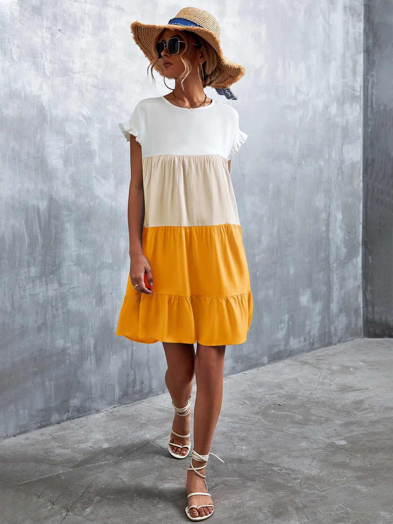 Vestido de Verão com Manga Curta e Cintura Alta em Tecido de Poliéster, Decote Redondo, Saia em Camadas, Estilo Básico, Silhu...