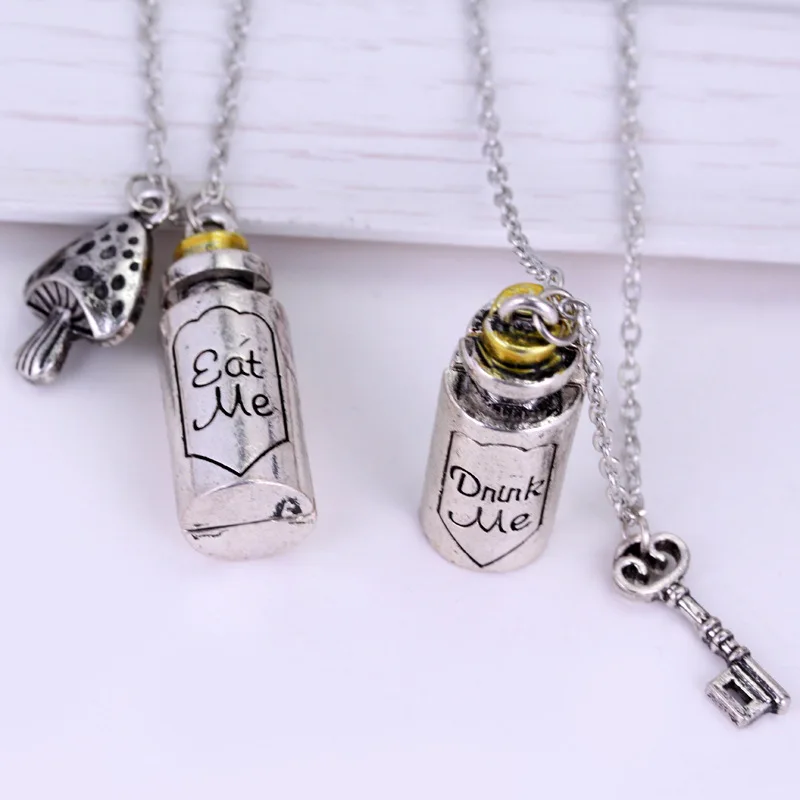 Fashion Vintage Charm Alice In Wonderland Torque The Album\'s Title Eat Me Drink Me Charm Pendant Alloy Bottle Pendant Necklace