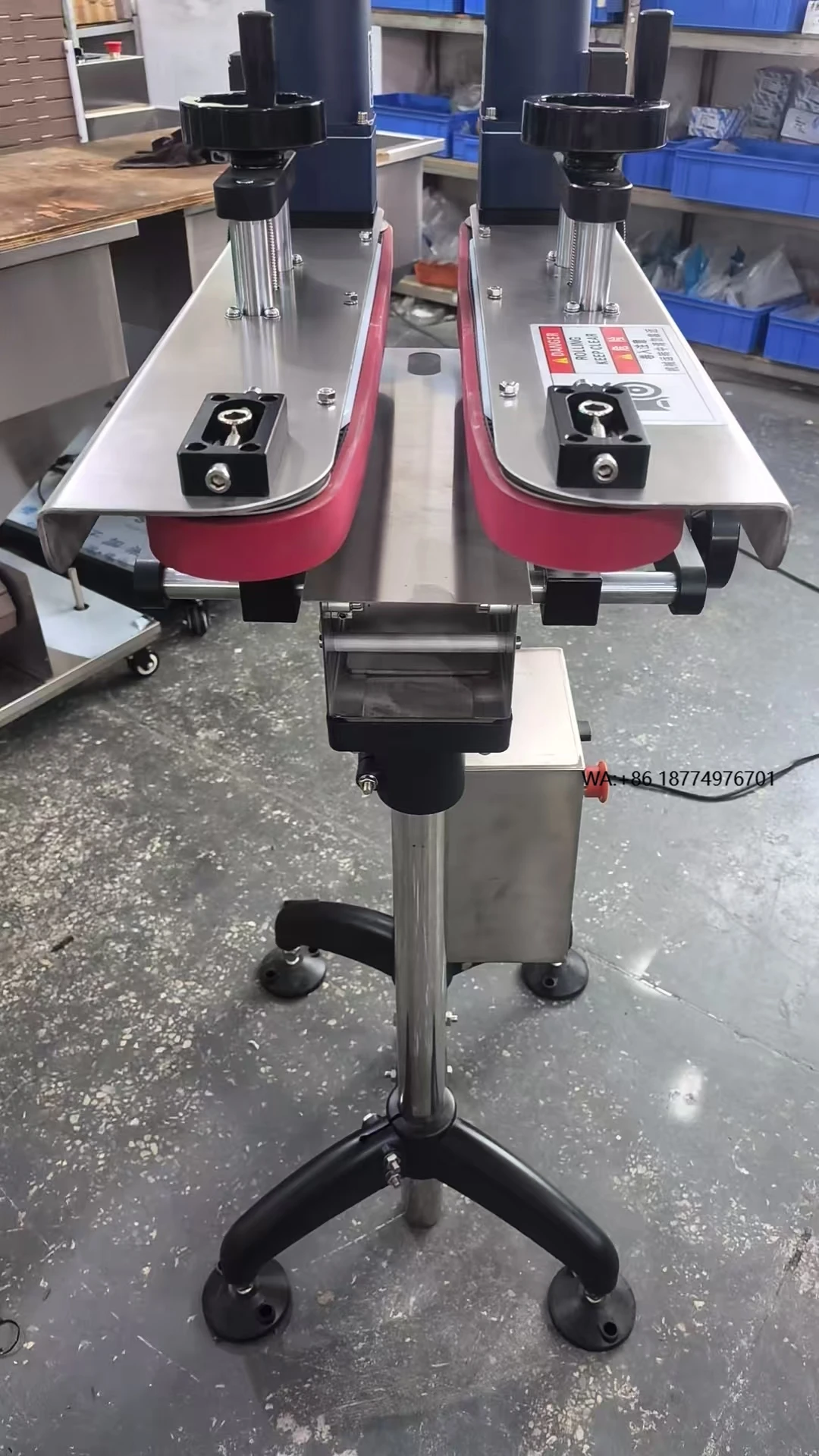 

Эффективный конвейер для бутылок с боковым зажимом 1000 мм используется для струйного кодирования и печати.