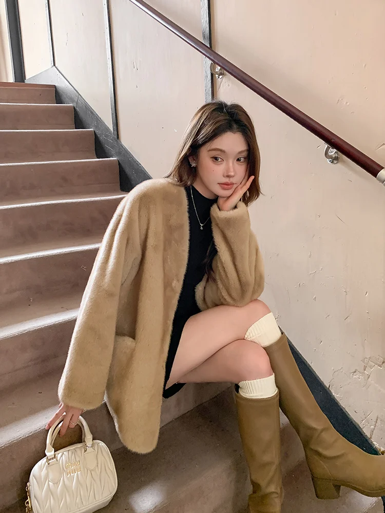 صديقة للبيئة المرأة معطف الفرو المخملية منتصف العمر Sle معطف المنك الاصطناعي طويل Sve V-Ne Thiened الشتاء ملابس خارجية