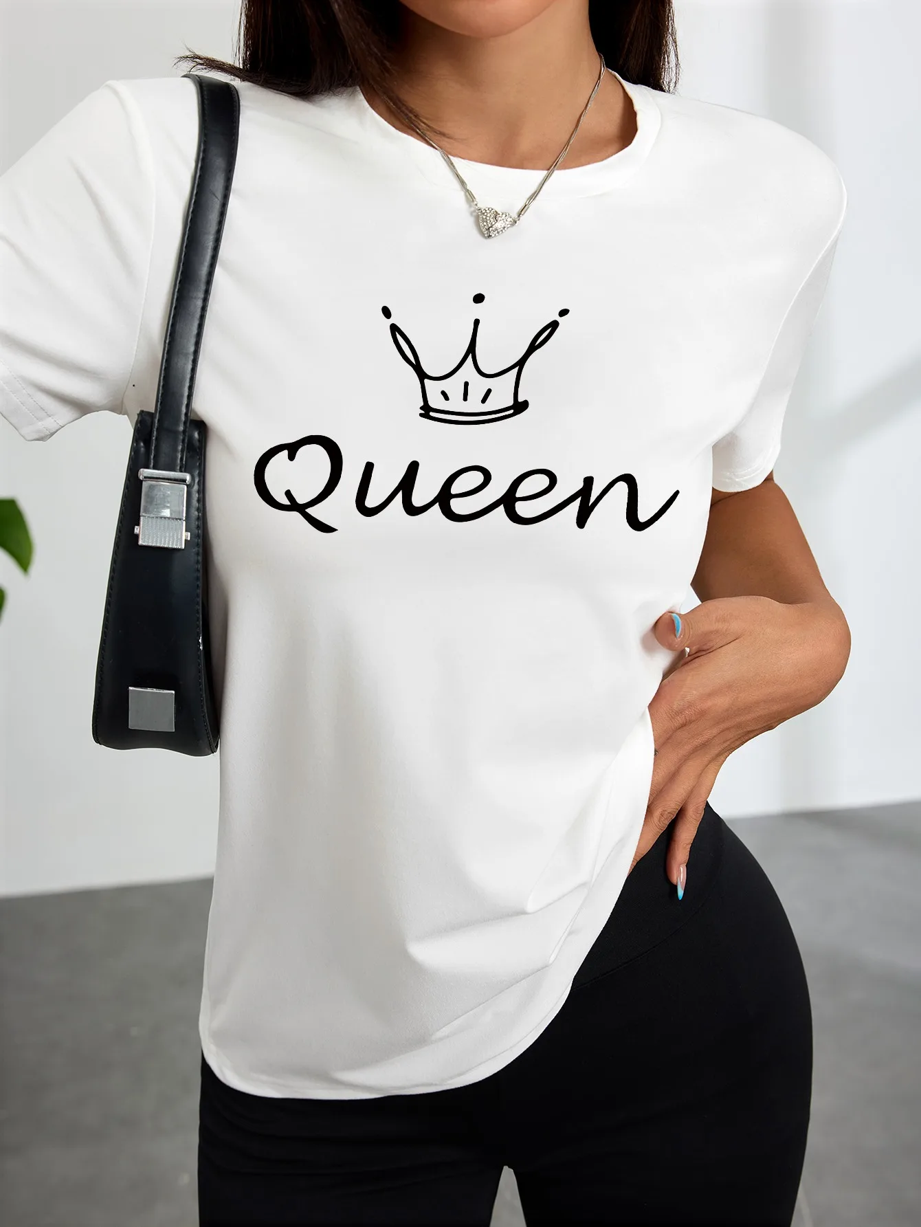 Women'S White T-Shirt Featuring Crown Queen Print Perfect Casual Outings and Street Fashion Harajuku Sleeve Aesthetic Clothes