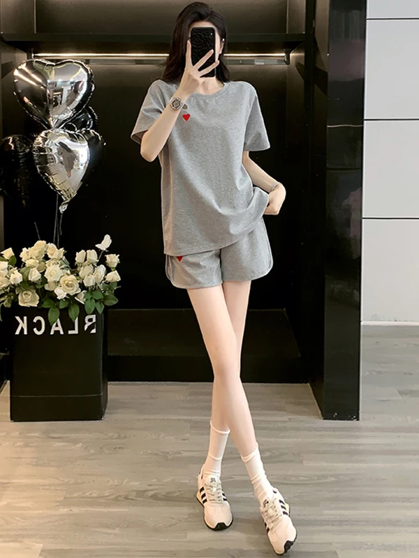 

Модный серый повседневный спортивный костюм для женщин: свободная футболка с коротким рукавом и шорты в корейском стиле, комплект из двух предметов