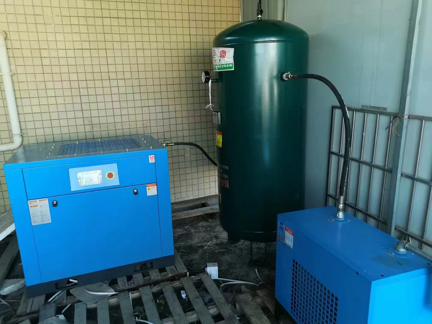 10HP High Efficiency Energy Saving Screw Air Compressor 10 Bar New Condition Core Motor Components Manufacturing Plant