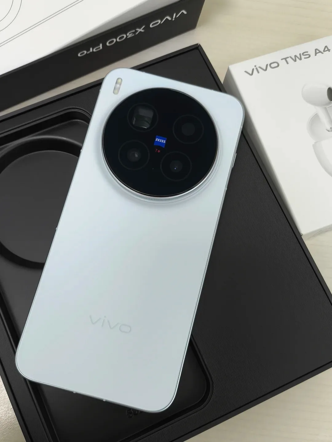 Vivo X300 Pro Dimensity 9500/3nm processor, 6510mAh batterij, 90W snelladen, 6,78-inch AMOLED-scherm, Zeiss 200MP telelens