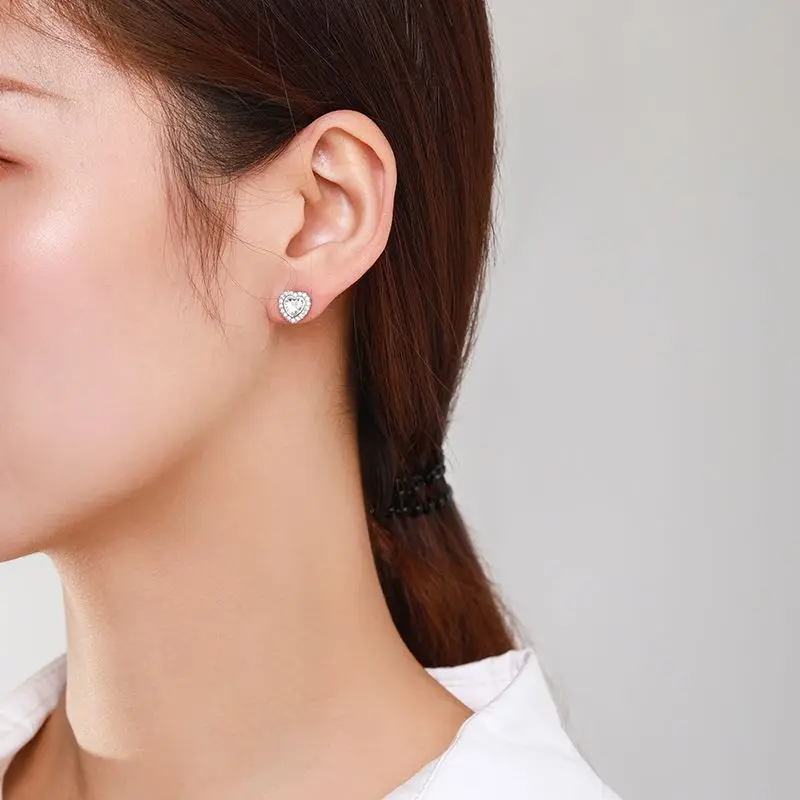 جميل S925 المرأة الأزياء مسمار الفاخرة الزركون على شكل قلب أقراط الفضة الاسترليني النقي