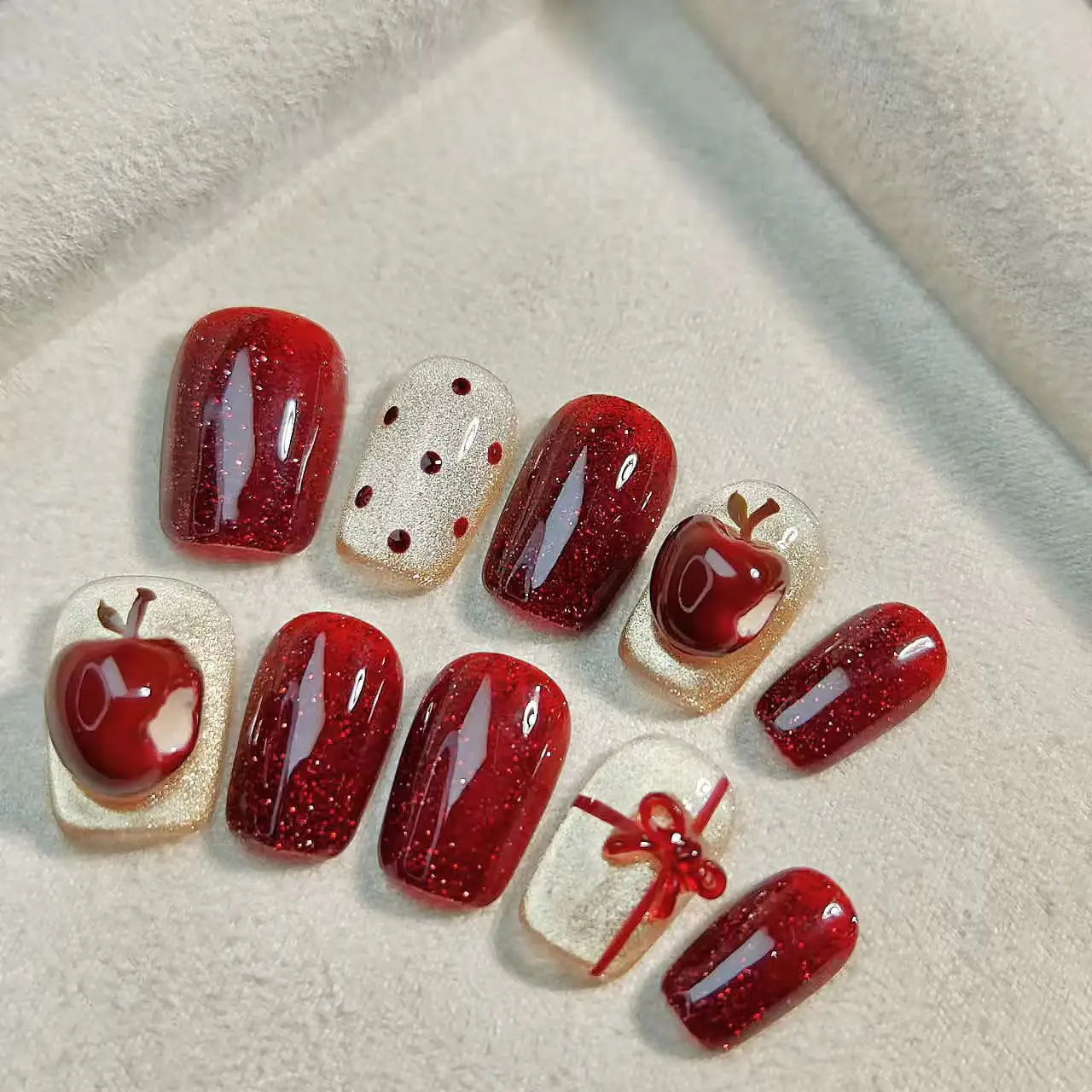 10 Stück/Set handgefertigtes künstliches Nagel-Set – 3D-Effekt eines handgeklemmten Apfels – funkelndes Katzenauge – rote Schleife mit Diamanten, künstliche Nägel