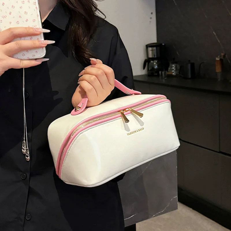 حقيبة مستحضرات التجميل النسائية متعددة الاستخدامات، حقيبة وسادة كبيرة محمولة متعددة الوظائف مقاومة للماء للسفر والمكياج وأدوات الزينة وغسل المكياج