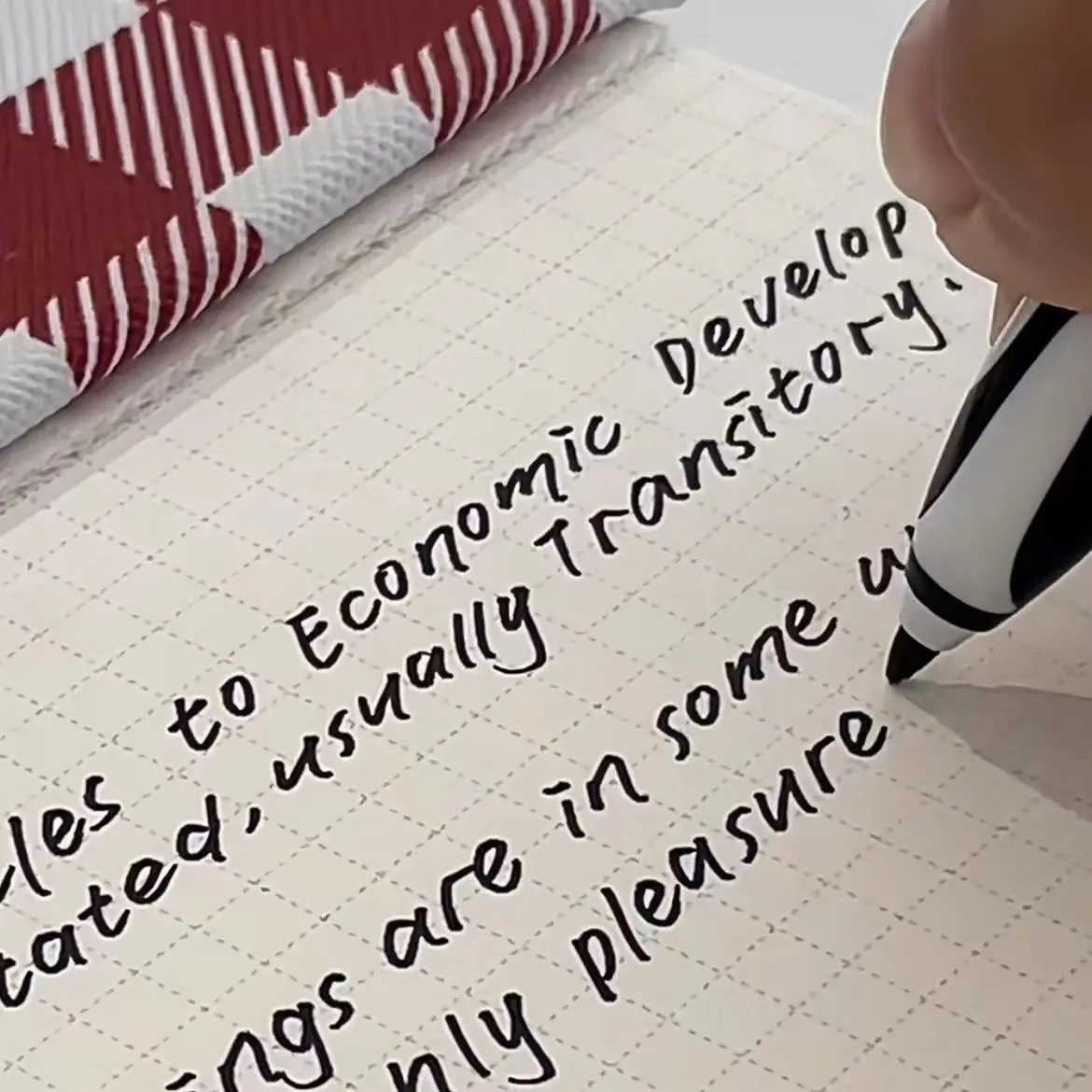 

2 Pack Black Pens 0.7mm Gel Pens Black Ink Quick Drying Smooth Writing Comfort Grip Retractable Pen for Journaling Cute School