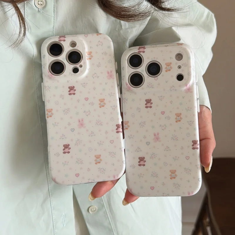 

Fashion Cute Cartoon Little Flower Bear Phone Case For Apple iPhone 17 Pro Max 15 16 Pro 14 Pro Max Back Cover Lovely Cases Fund