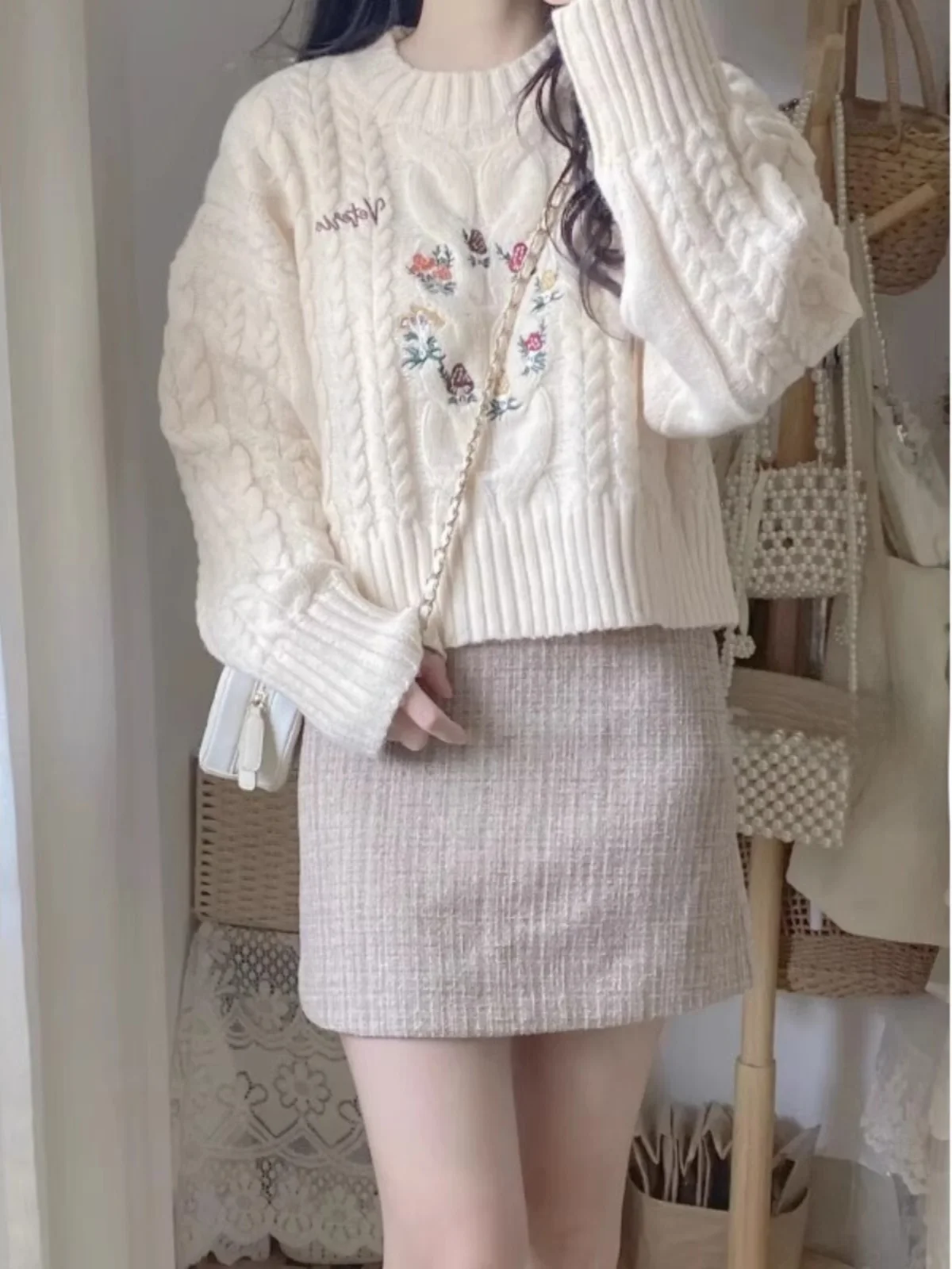 

Autumn Winter Thickened Loose Knitted Sweater Women's round Neck Overhead Twist Short Style Comfortable Soft Woolen Top