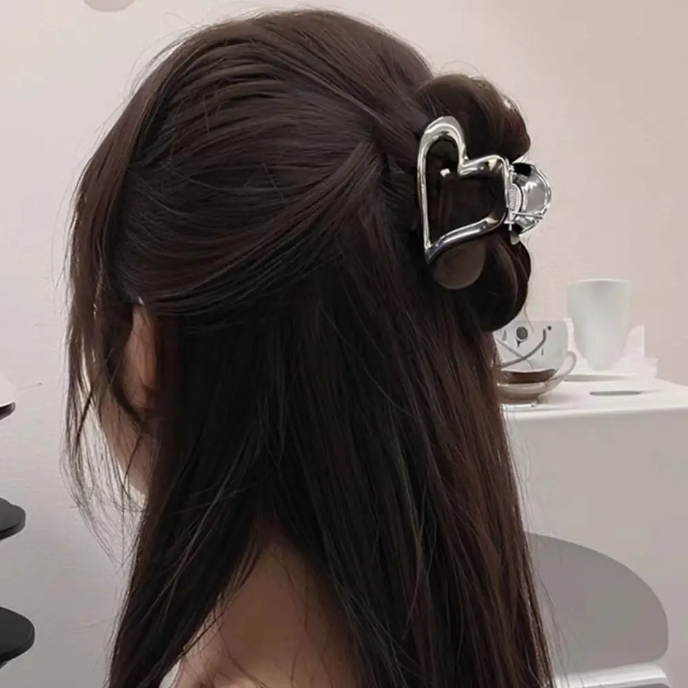 Y2k Love Heart Metal Hair Claw Alloy Kroean Style Ponytail Claw Clip Ponytail Holder Hair Accessories Geometric Shark Clip Daily