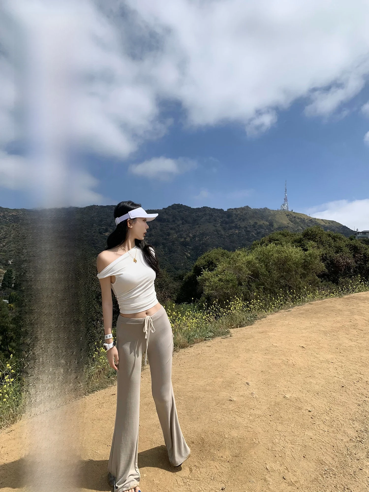 

Женские повседневные брюки-клеш с низкой талией и эластичным поясом, модель 2025 года, облегающий крой