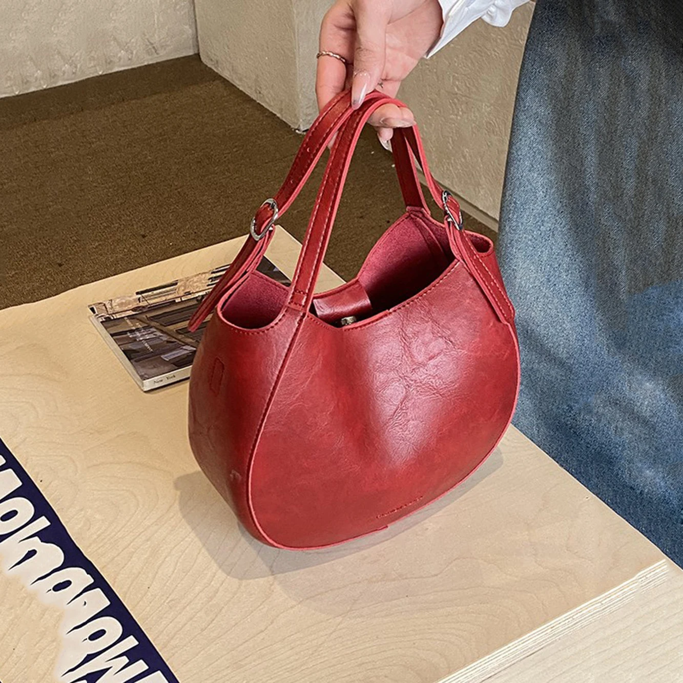 

Ретро-сумка из ПУ для женщин, новая модная сумка-ведро 2026 года, повседневная универсальная сумка через плечо для офиса и поездок на работу для дам