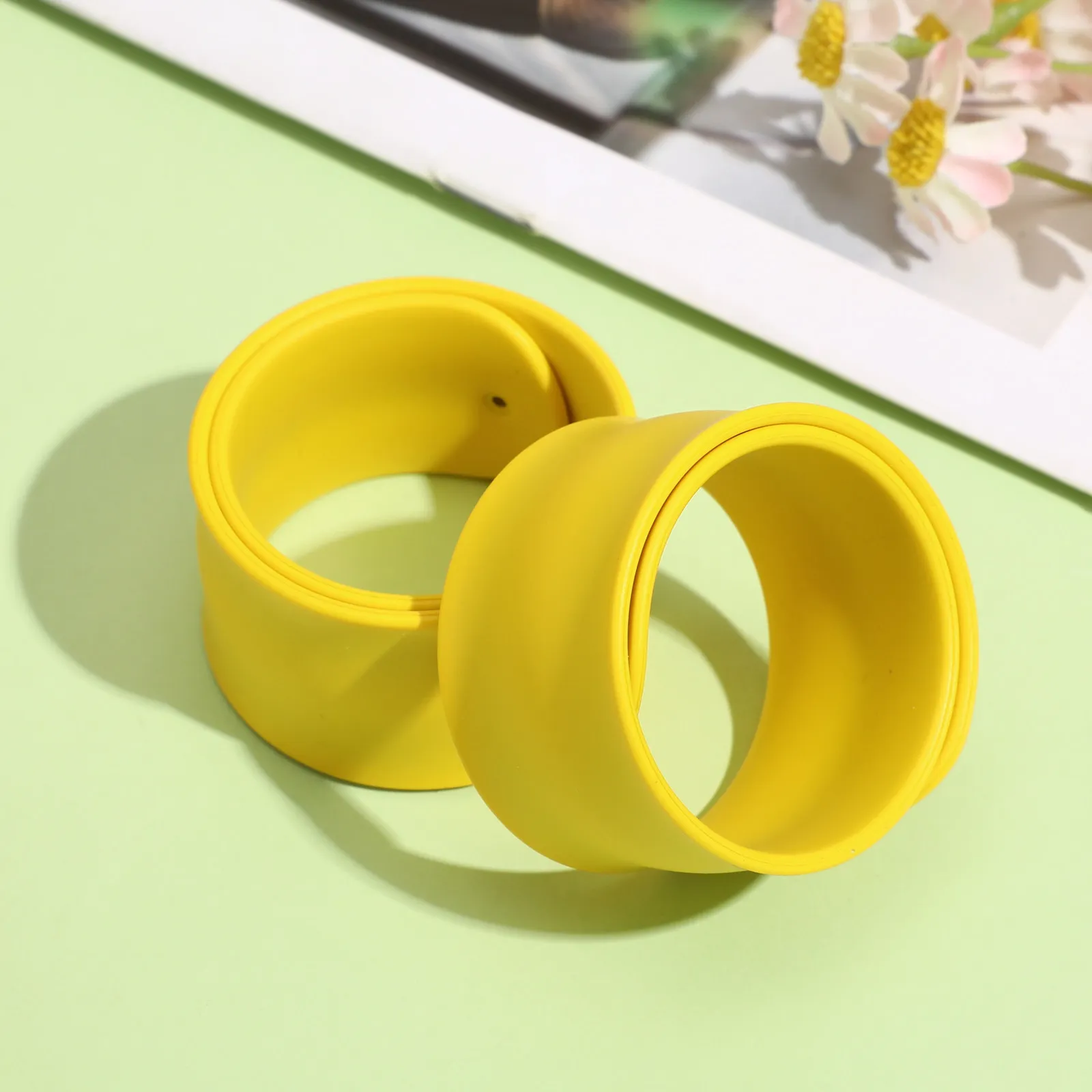 

10Pcs Silicone Slap Bracelets Kids Snap Wristbands Stretchable Party Favors Boys Girls Cool Wearable Gadgets Yellow