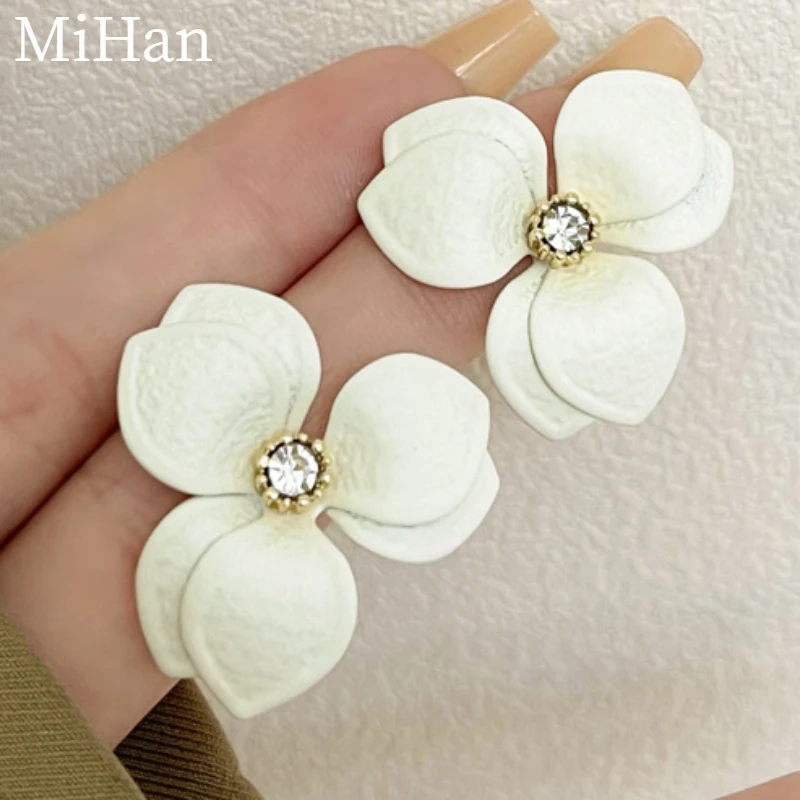 Fashion Jewelry 925 Silver Needle Vintage Temperament White Color Flower Earrings For Women Wedding Gifts Sweet Design Wholesale