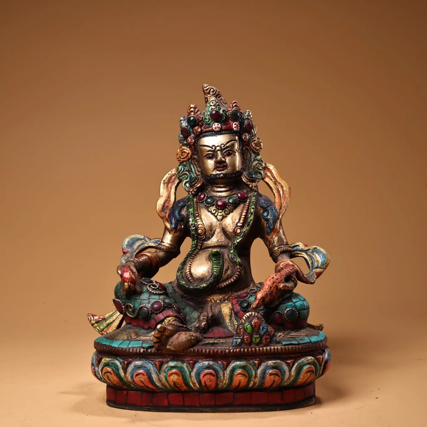 

9"Old Xizang Folk Collection Old Bronze Outline in gold Painted Mosaic Gem Turquoise Yellow Jambhala Sitting Buddha Worship Hall