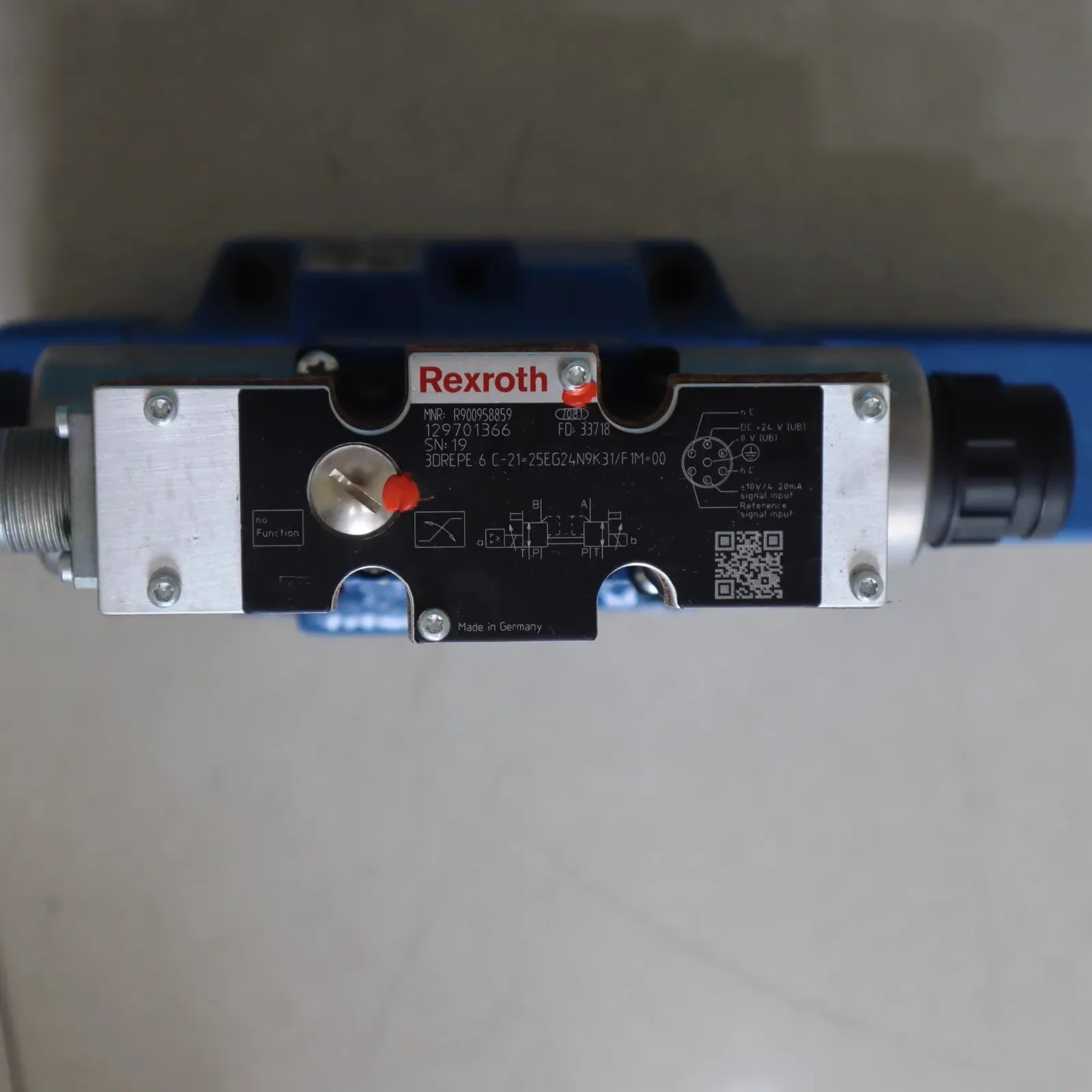 

2025.4 Р 900958859 3DREPE6C-21=25EG24N9K31/F1M=00 Пропорциональный клапан Rexroth REXROTH