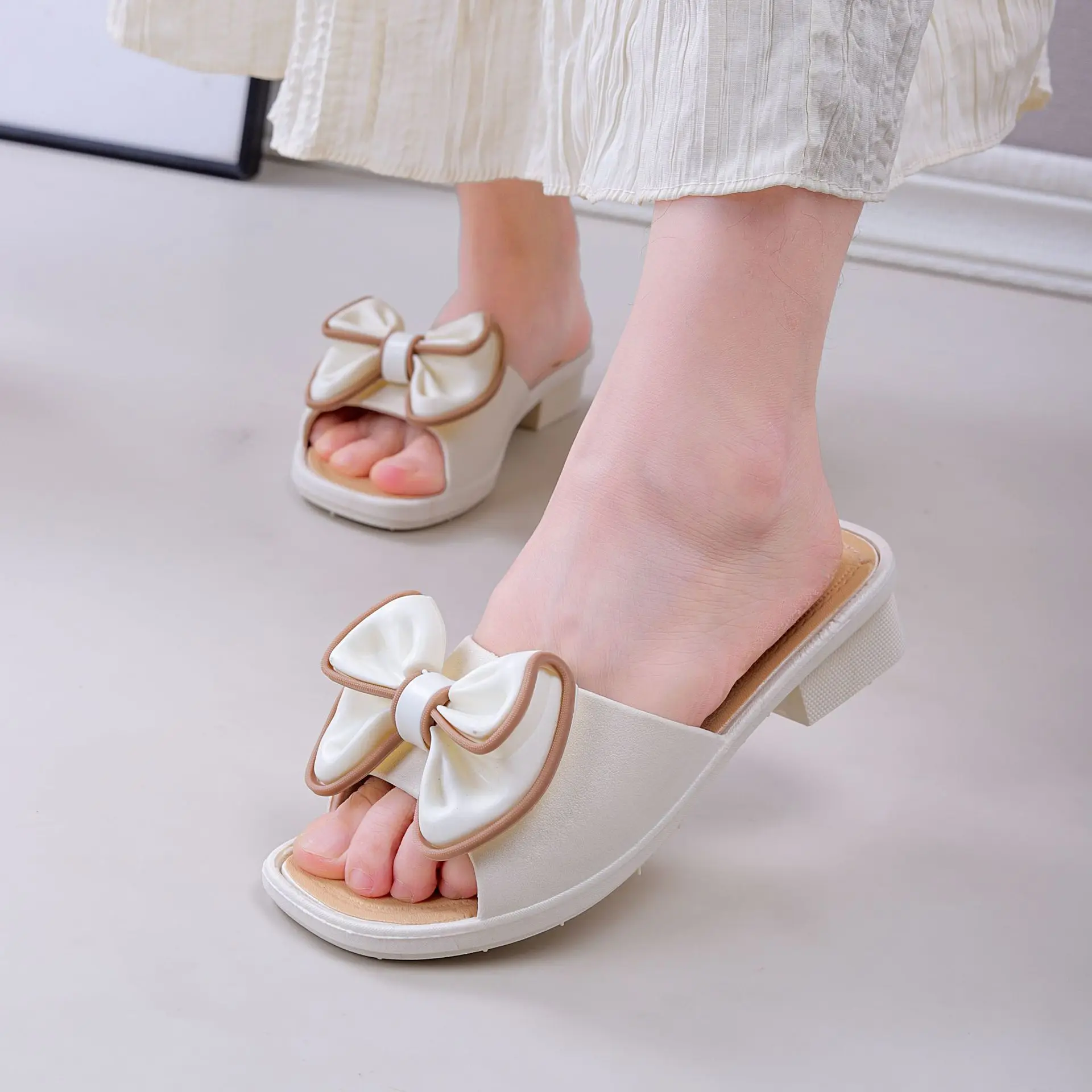 Women's Versatile Summer Sandals - Fashion Thick Sole Flip Flops, Non-Slip Durable Outdoor Slides for Beach/Street Wear