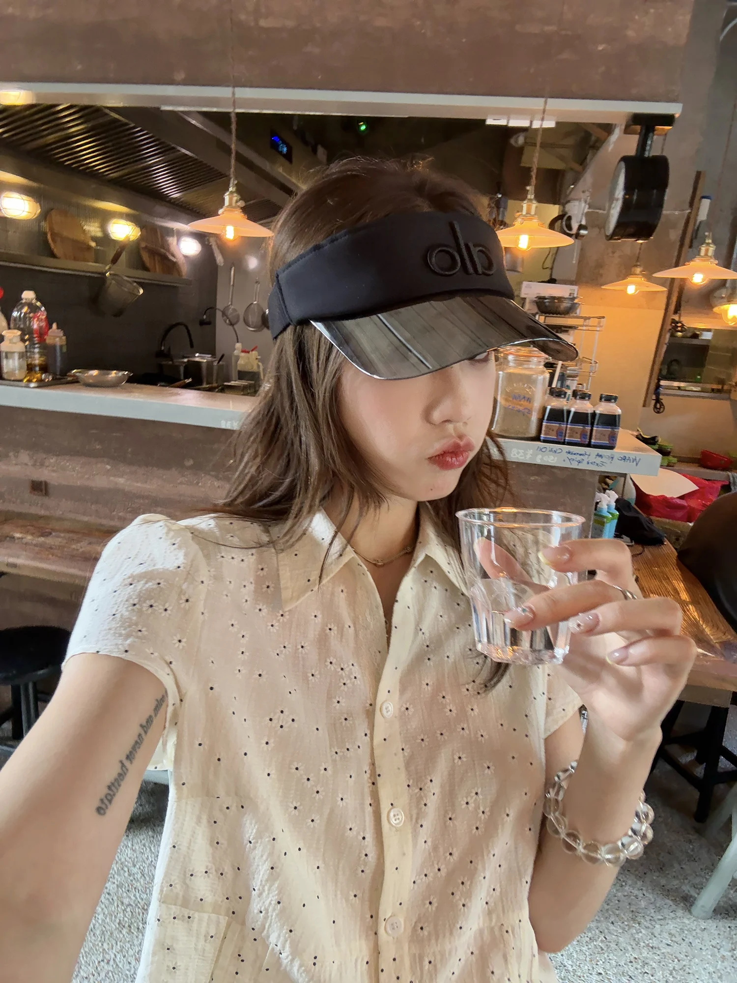 

Женская блузка LelyMooch Oxygen Sensing с цветочным дизайном, кружевной отделкой, плиссировкой «гармошка», V-образным вырезом, утягивающая, с коротким рукавом