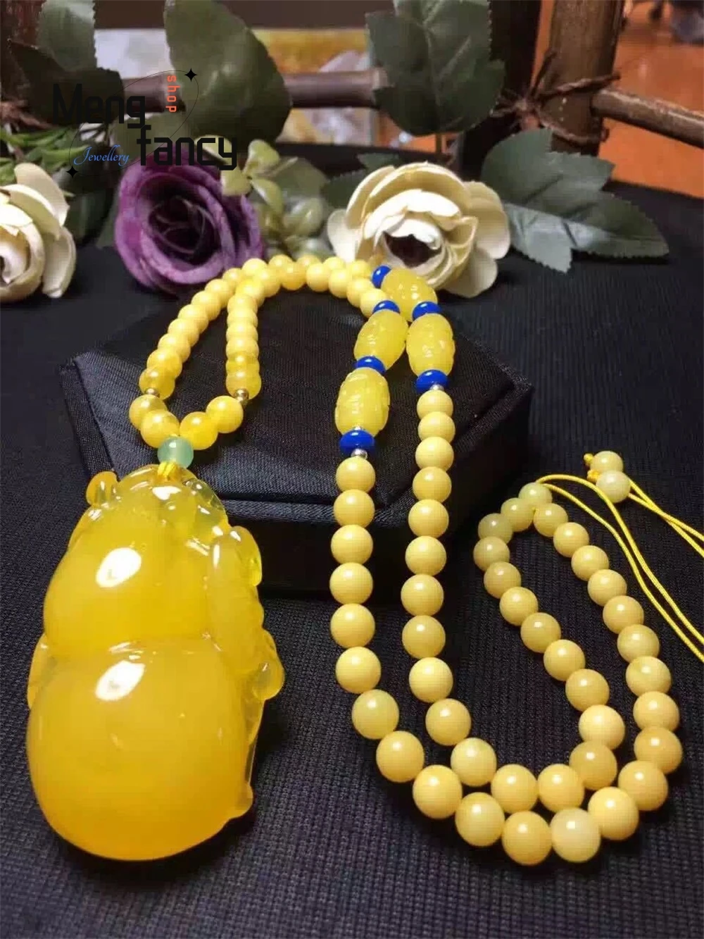 

Hand-Polished Beeswax Pendant Necklace For Men And Women, Filled With Honey For Happiness, Prosperity And Longevity Exquisite