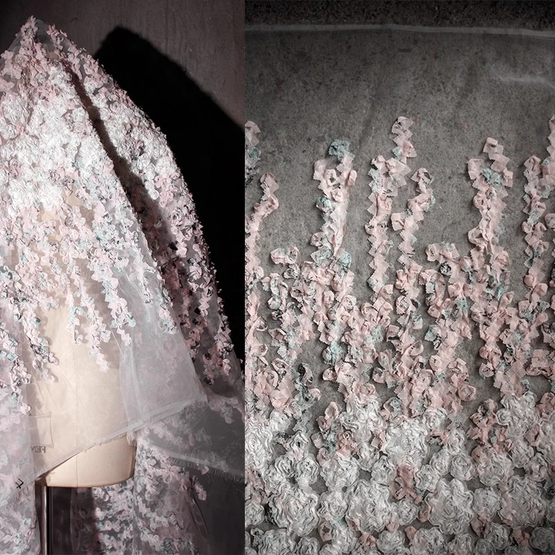 

Трехмерная светло-розовая маленькая цветочная вышивка ткань ручной работы DIY украшение фон одежда дизайнерская ткань