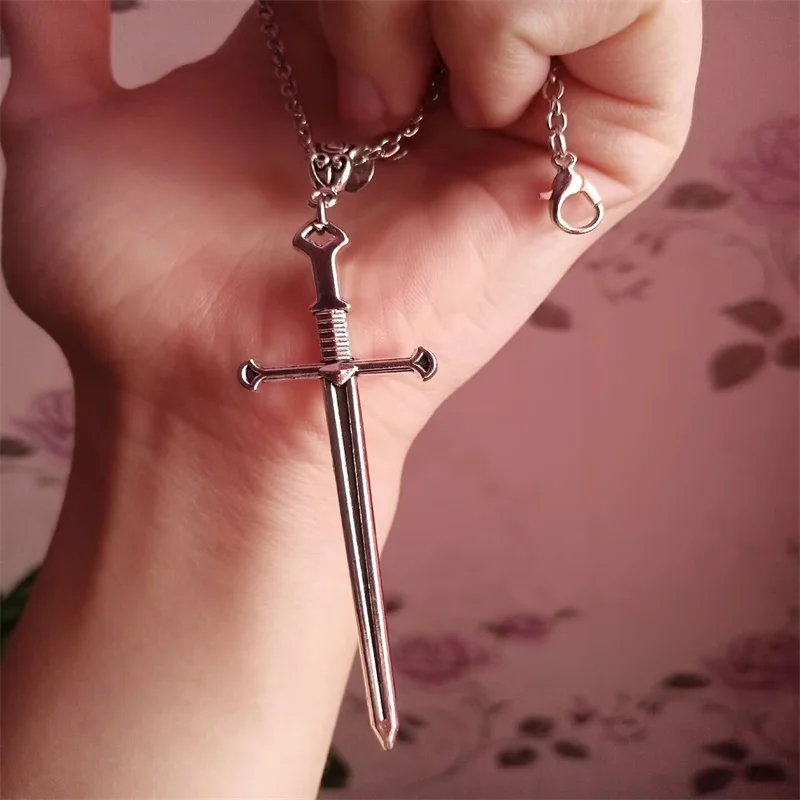 New Sword Necklace, Dagger Necklace, Sword Pendant, Pagan,Gothic, Witchcraft, Spells, Witchcraft, Witches, Medieval Jewelry。