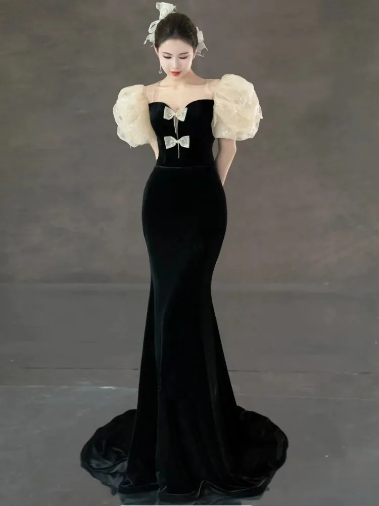 

A new black velvet light luxury fish-tail style skirt for art exams