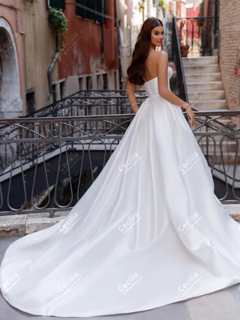 Klassische Brautkleider, A-Linie, Satin, Brautkleider, Perlenapplikationen, trägerlos, rückenfrei, Roben, Vestidos de Novia, individuell gestaltet