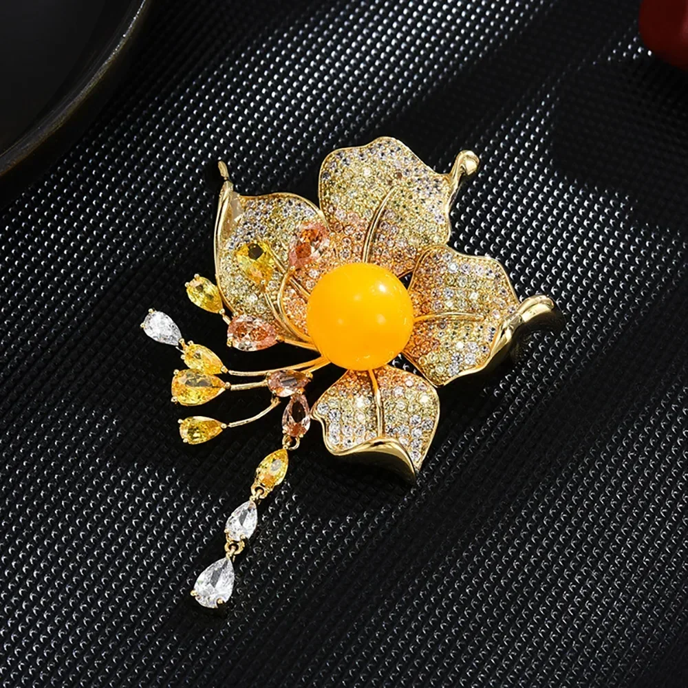 

New Crystal Pendant Zircon Flower Brooch Charm Ladies Party Banquet Dress Accessories Brooch Pin Jewelry Christmas Present